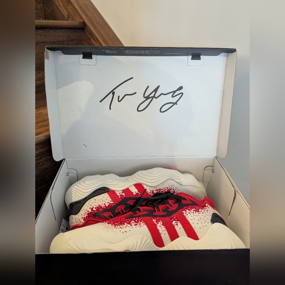 Adidas Tray Young 3 Basketball Shoes Mens Size 10/ W 11.5, Red Black, White NIB - Picture 9 of 12